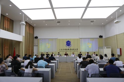 
我校召開(kāi)會(huì)議傳達(dá)市委常委會(huì)（擴(kuò)大）會(huì)議集中會(huì)議精神
